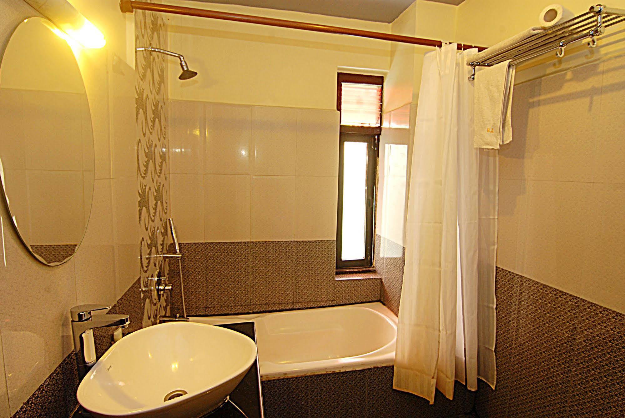 Hotel Amaryllis Катманду Екстериор снимка