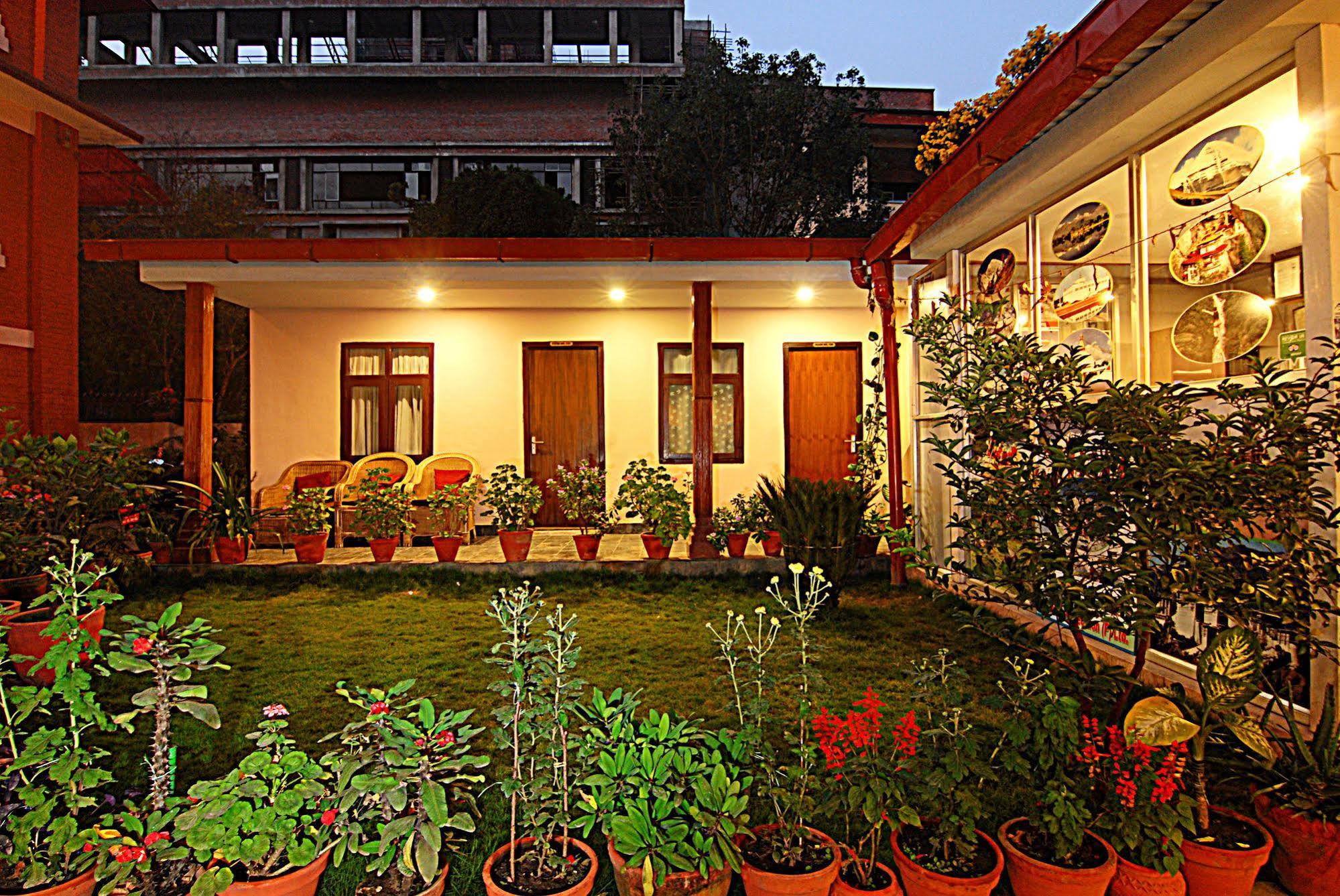 Hotel Amaryllis Катманду Екстериор снимка
